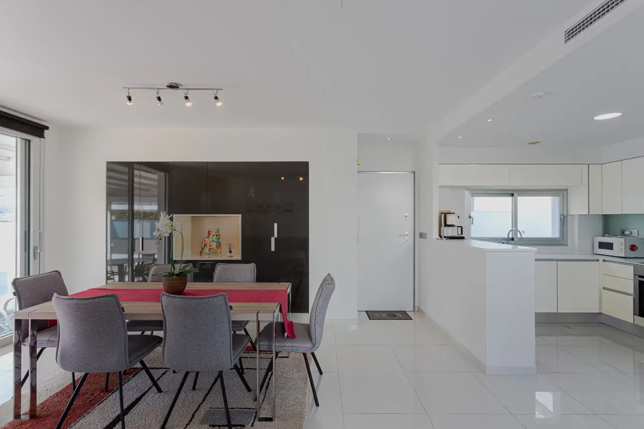 83da1adace817d777ff7_xlarge-1