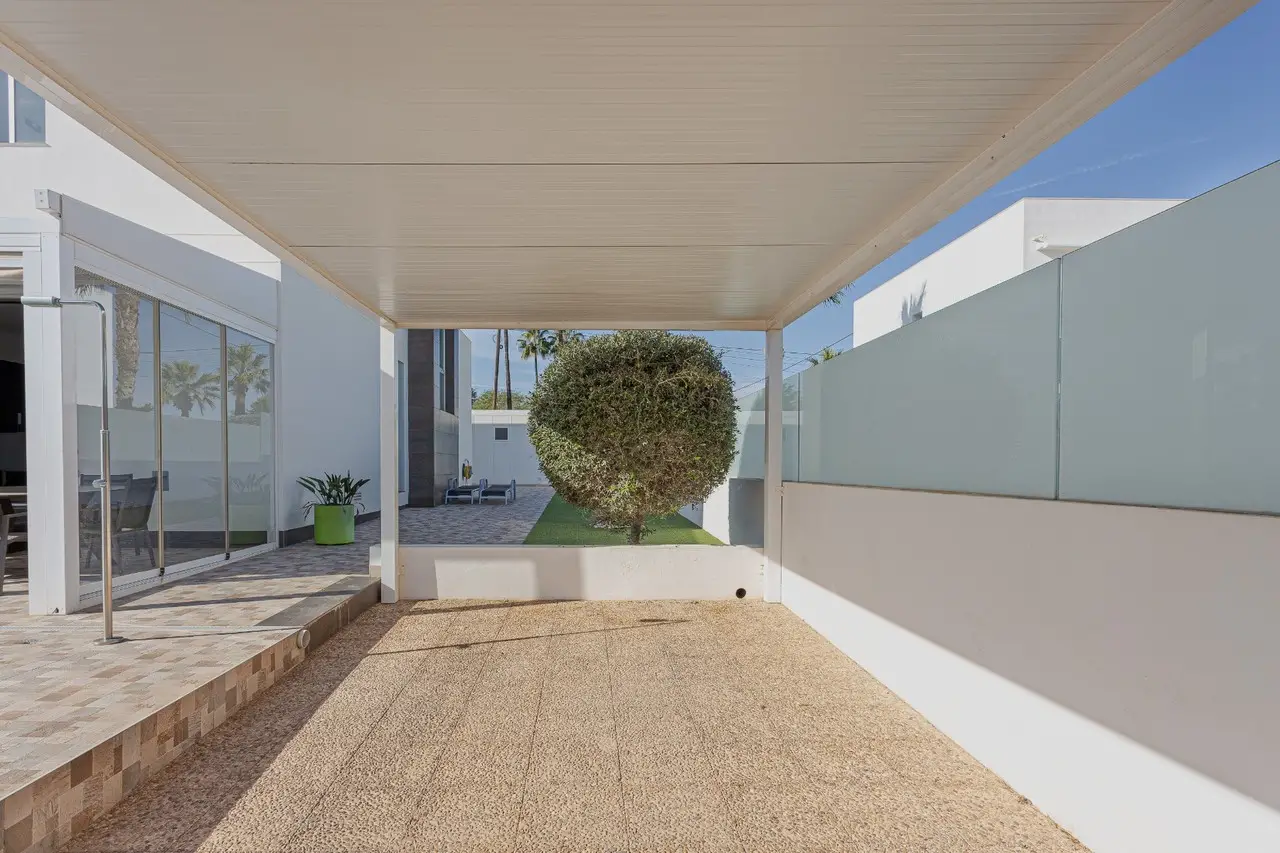 d287cce23faa1da9f9e2_xlarge-1