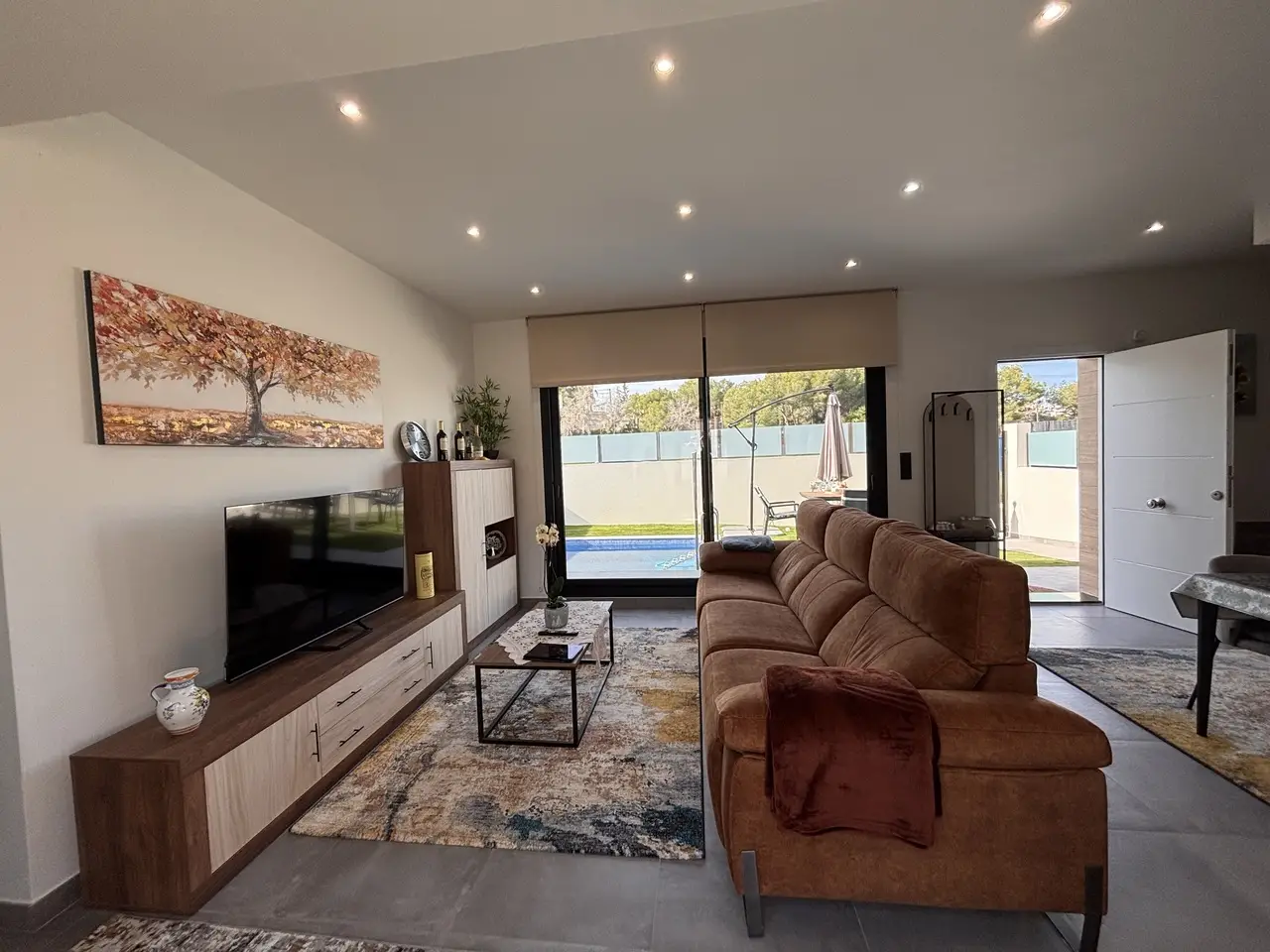 fff7acbabedc68a0dfdd_xlarge-2