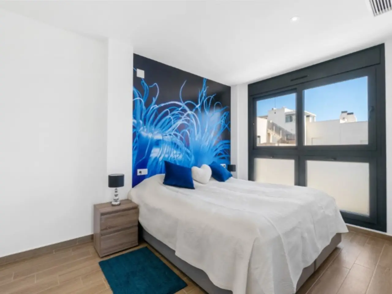 2e0fa6fa8e74e3395662_xlarge