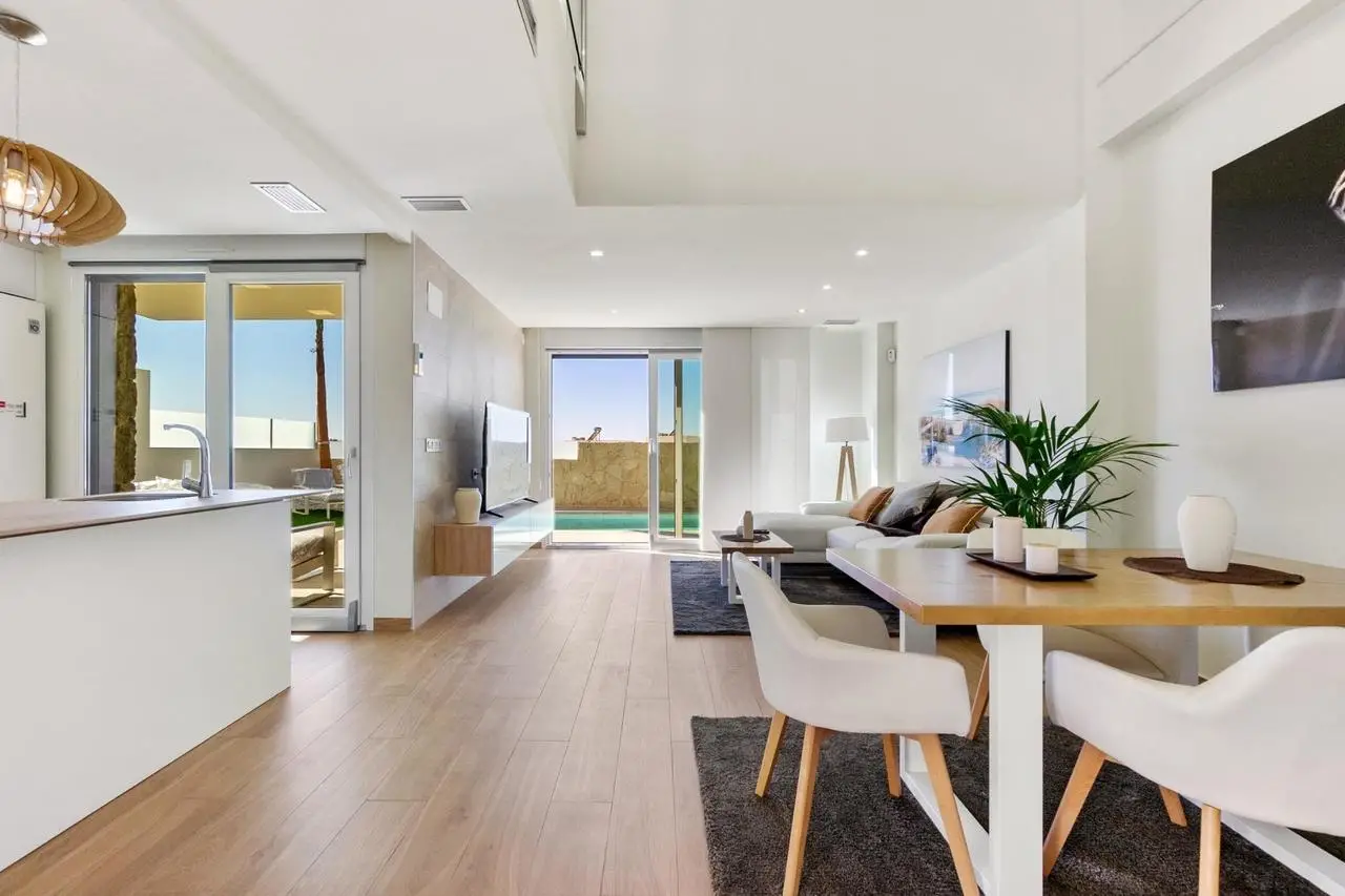 4cc92a2a8d0adba0ad1f_xlarge